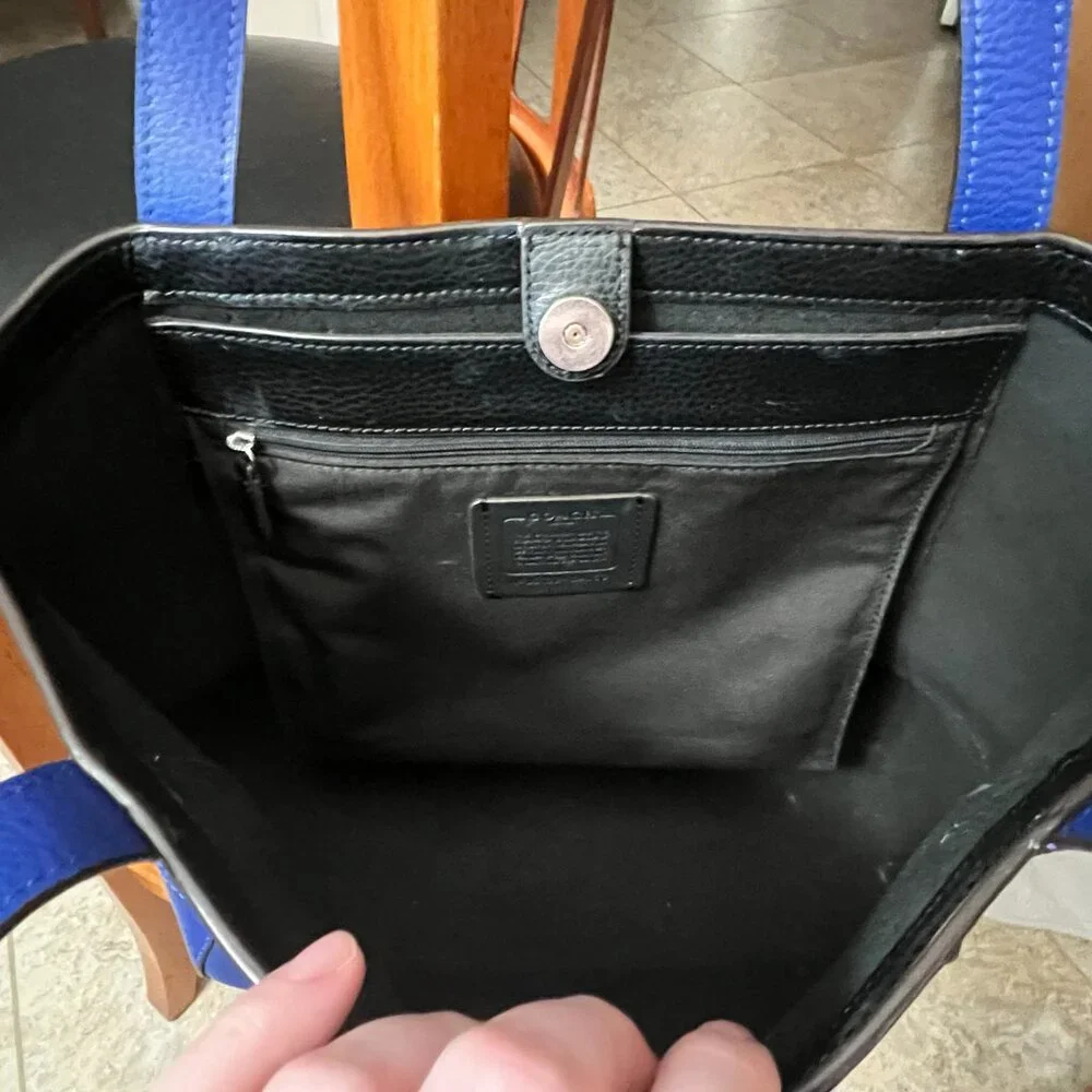 Coach Tote With Horse and Carriage - Picture 3 of 8